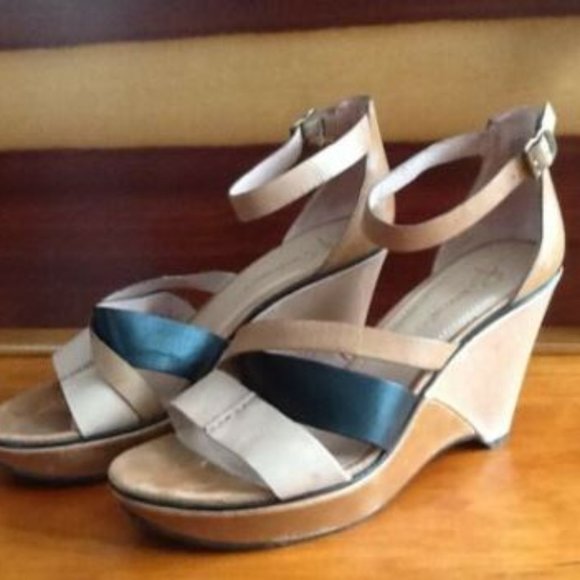 B. Markowsky Leather Strappy Wedge Sandals B/W/Tan - Picture 1 of 6